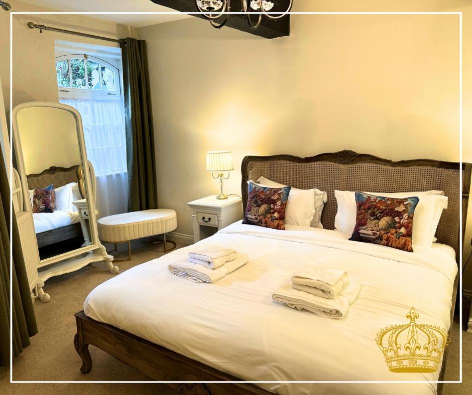 The Old Crown Coaching Inn Swindon Eksteriør billede