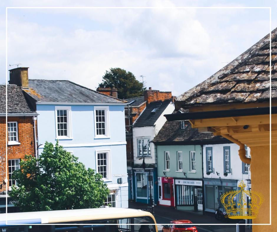 The Old Crown Coaching Inn Swindon Eksteriør billede